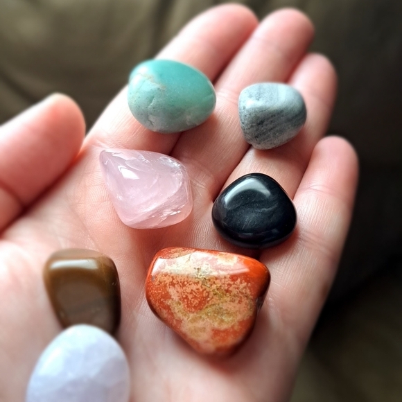 8 PC Beginners Earth Boho Chakra Crystal's Set - Picture 9 of 9